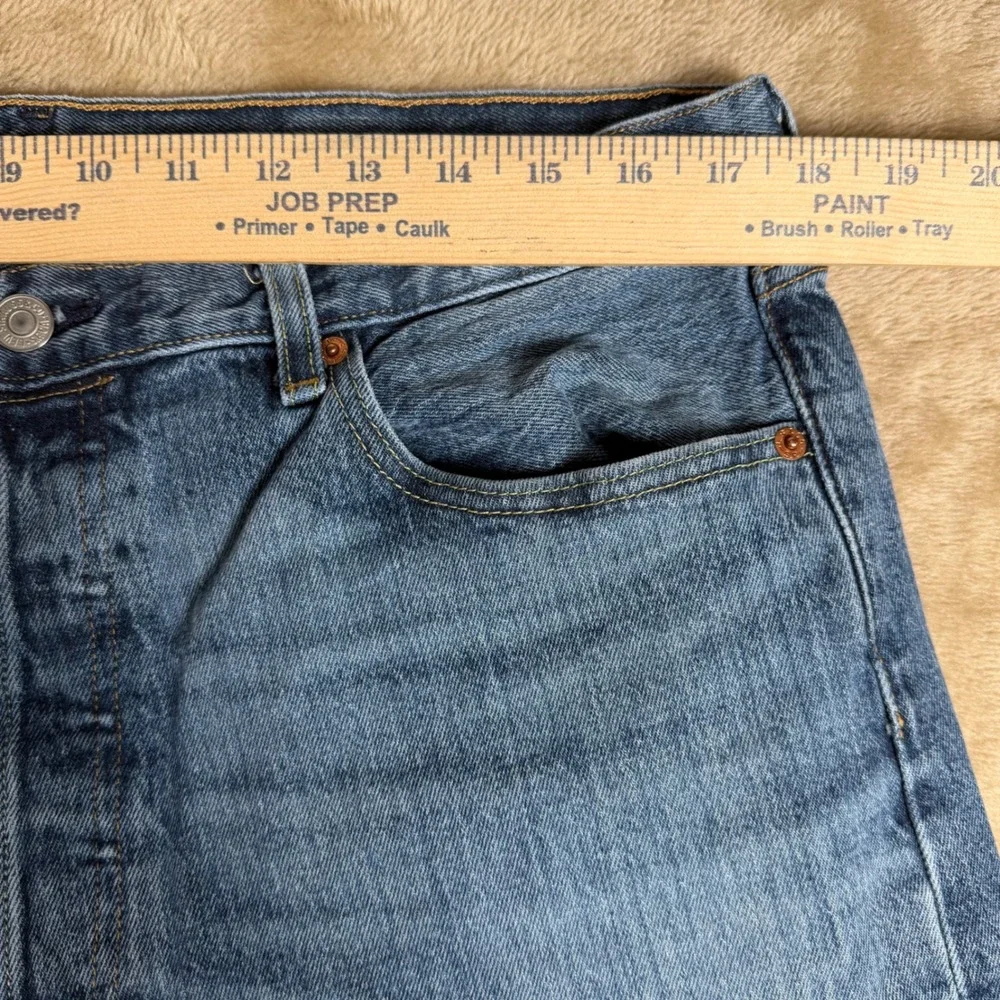 Levis 501 Original Fit Mens Jeans 36x30 Medium Wash Blue Straight Leg 00501-2421